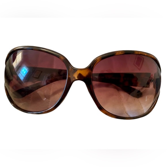 Tommy Hilfiger tortoise shell glasses - Picture 1 of 3